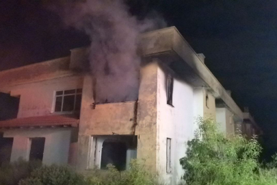 Bursa Mudanya'da metruk binada çıkan yangın söndürüldü