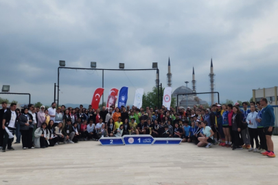 Bursa Uludağ Üniversitesi'nde "Aileler Yarışıyor" temalı oryantiring bayrak yarışı