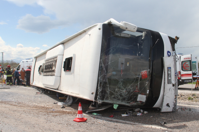Konya'da yolcu otobüsü devrildi: Çok sayıda yaralı var