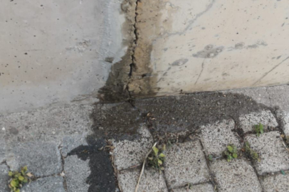 Bursa'da skandal iddia! Site bahçesine akan kanalizasyon suları...