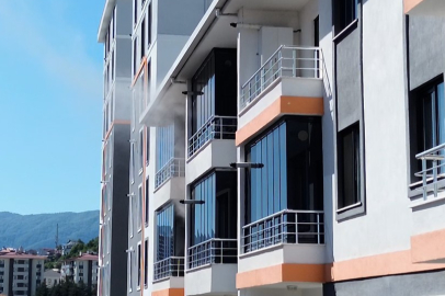 Düzce'de 6 katlı binada korkutan yangın