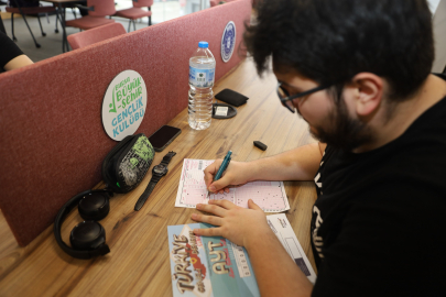 Bursa'da gençlere üniversite yolunda sınav provası