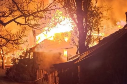 Çorum'da köyde çıkan yangında 3 ev kullanılamaz hale geldi
