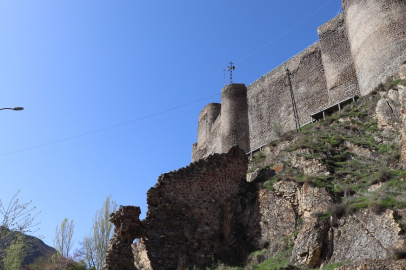 Erzurum'da Oltu Kalesi yıkılma tehlikesiyle karşı karşıya