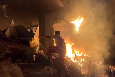 Katil İsrail gece boyu Gazze'yi vurdu