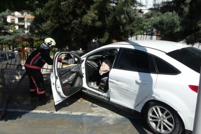 Malatya'da önce otomobile sonra duvara çarpan araç alev aldı
