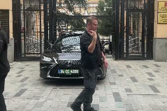 Rusya heyeti konsolosluktan ayrıldı