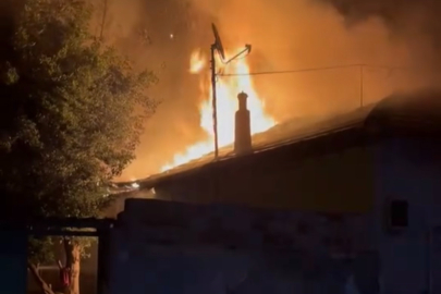 Bursa’da gece yarısı korkutan yangın: Ahır alevlere teslim oldu