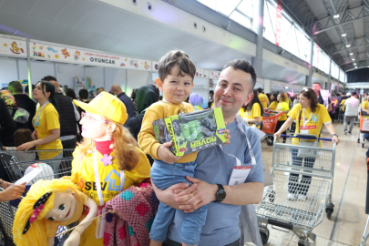 Bursa'da LÖSEV'in "İyilikler Çarşısı" kuruldu