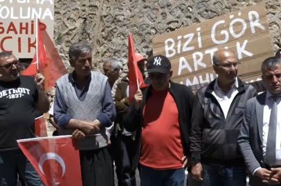 2 yıl önce 4 öğretmen ölmüştü: Adana'da kaya düşen yolda eylem