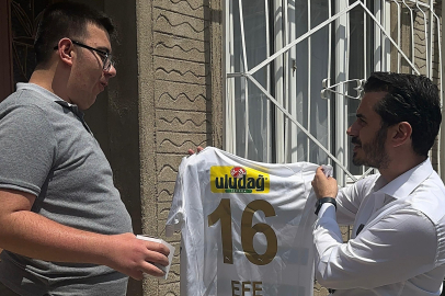 Başkan Kurtuluş'tan Efe'ye isimli Bursaspor forması ve kombine sürprizi