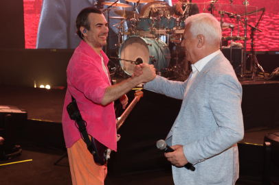 Bursa’da 19 Mayıs coşkusu ‘Mor ve Ötesi’ ile zirve yaptı