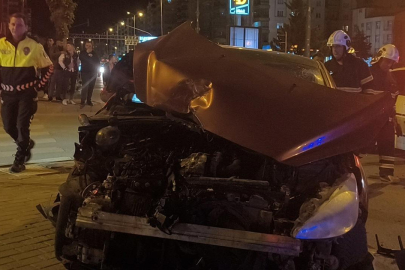 Çaldığı 2 araç ile 7 araca çarparak 5 kişiyi yaralayan zanlı yakalandı