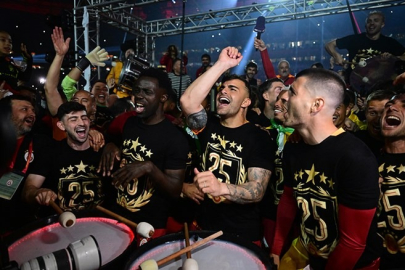 Galatasaray formaları satışa sundu: İşte 5 yıldızlı yeni logo