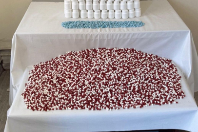 Manisa'da kayalıkta ve çalılar arasında uyuşturucu deposu