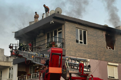 Milas'ta vatandaşlar yangında çatıya çıkarak kurtuldular