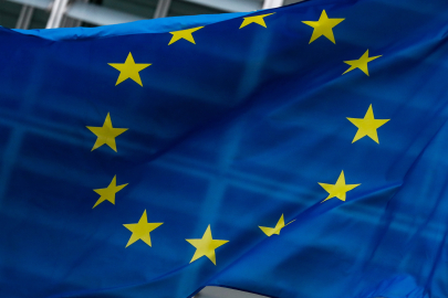 AB'den Suriye'ye yönelik tüm ekonomik yaptırımları kaldırma kararı