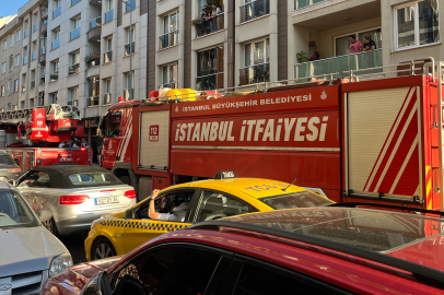 İstanbul Eyüpsultan’da 7 katlı binanın çatısı alev alev yandı: Yangın iki binaya sıçradı