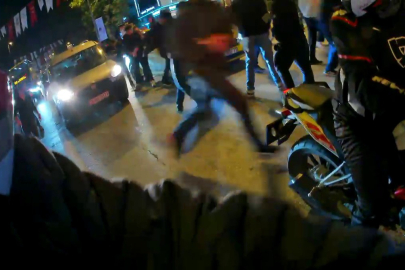 İstanbul Kadıköy’de Galatasaray atkılı araca saldırı kamerada