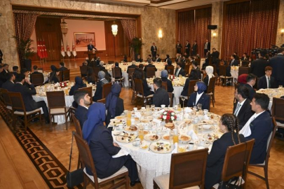 TBMM Başkanı Kurtulmuş, Meclis'te gençleri ağırladı