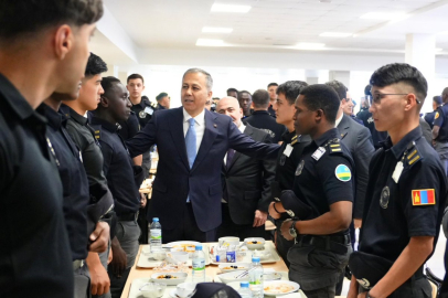 Bakan Yerlikaya, Polis Akademisinde öğrencilerle bir araya geldi