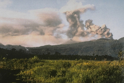 Dukono Yanardağı patladı