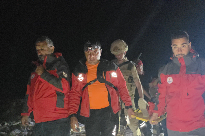 Tunceli'de kayalıklardan düşen kadını ekipler kurtardı