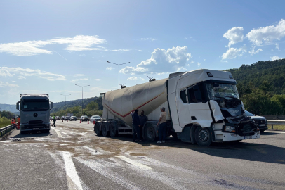 Bolu TEM Otoyolu'nda 2 tır çarpıştı: 1 yaralı