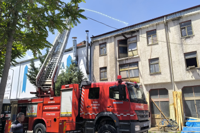 Bursa'da mobilya imalathanesinde yangın!