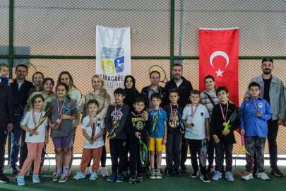 Bursa Karacabey Belediyesi Spor Tesisleri'nde minik raketler sahne aldı