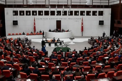 Cumhurbaşkanının subay ihraç yetkisi geri çekildi: 35 maddelik teklif komisyonda