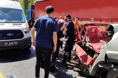 Erzurum'da korkunç kaza! Minibüs ile otomobil çarpıştı: Ölü ve yaralılar var