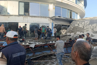 Antalya'da otel inşaatının balkonu göçtü