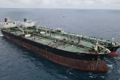 İran kaçak akaryakıt taşıyan gemiye el koydu: 14 gözaltı