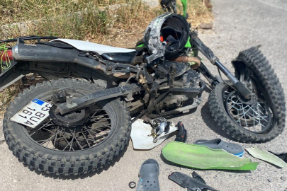 İzmir'de kamyona çarpan motosiklet sürücüsü hayatını kaybetti