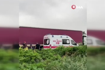 Bursa'da sıkışan sürücüyü ekipler kurtardı