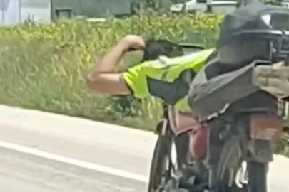 Kastamonu'da trafikte kazaya davetiye çıkaran motosiklet sürücüsü kamerada