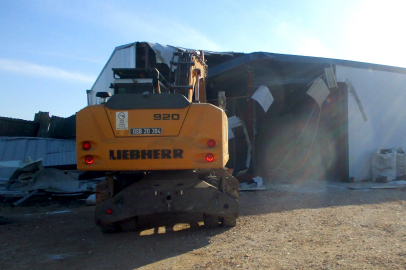 Bursa'da kaçağa geçiş yok! Depo yerle bir edildi...