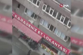 İstanbul'da lokanta sahiplerine bıçakla saldırıp iş yeri camını sandalye ile kırdılar