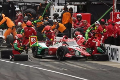 Pilot, aracının freni tutmayınca kendi ekibine çarptı: 4 yaralı