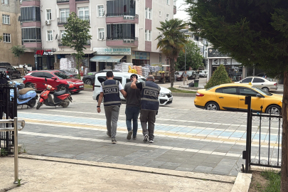Tokat'ta göçmen taşıyan tır şoförlerinden biri tutuklandı