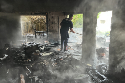 Antala'da köy ekmeği yapan kadınlar, ateşi söndürmeden gidince boş bina alev aldı