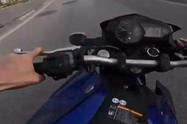 Bursa'da drift yapan motosiklet sürücüsü takla attı