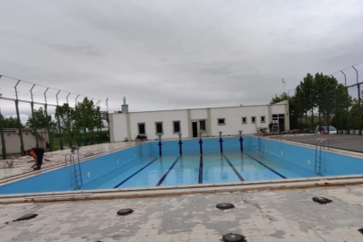 Bursa Karacabey Belediyesi yüzme havuzunu yaza hazırlıyor