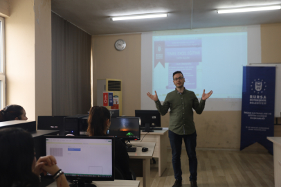 Bursa Büyükşehir’den üniversitelilerin gelişimine destek