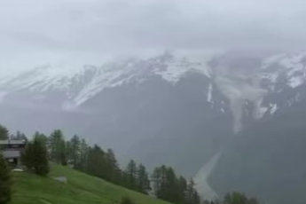 İsviçre’de buzul çökmesi sonucu bir köy yok oldu: 1 kayıp