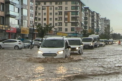 Malatya'da sağanak yağış hayatı felç etti