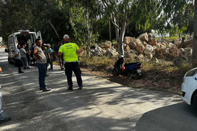 Antalya'da kontrolden çıkan motosiklet devrildi, sürücü yaralandı