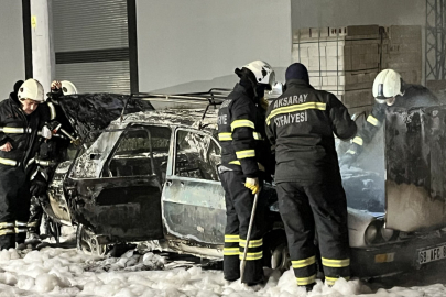 Aksaray’da yanan otomobil hurdaya döndü