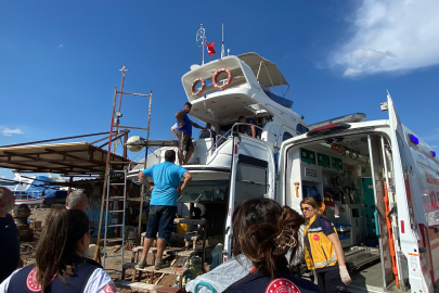 Balıkesir'de lüks yatın bakımını yaparken güverteden düşen bir kişi yaralandı